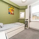 Pass The Keys - Wonderful Family Home In Earlsfield
