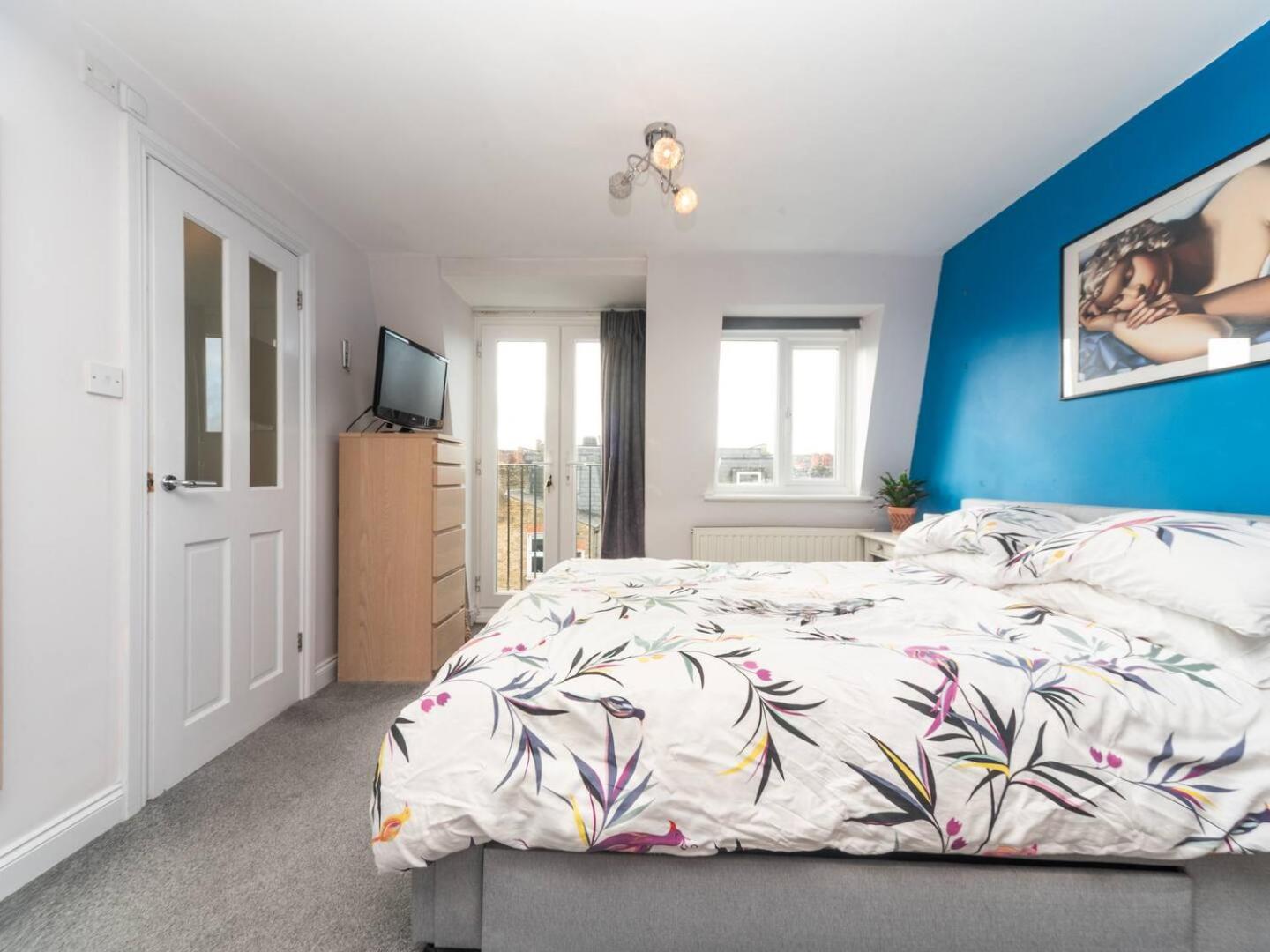 Pass The Keys - Wonderful Family In Earlsfield Londra